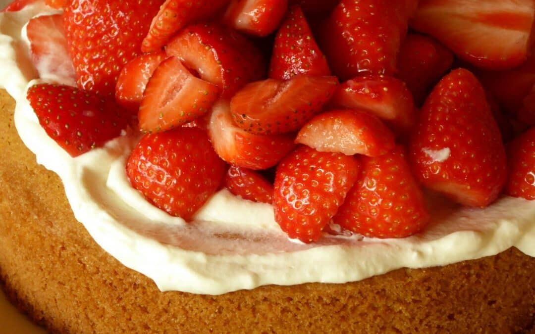 Strawberry Honey Bun Cake for Sweet, Fresh Flavor