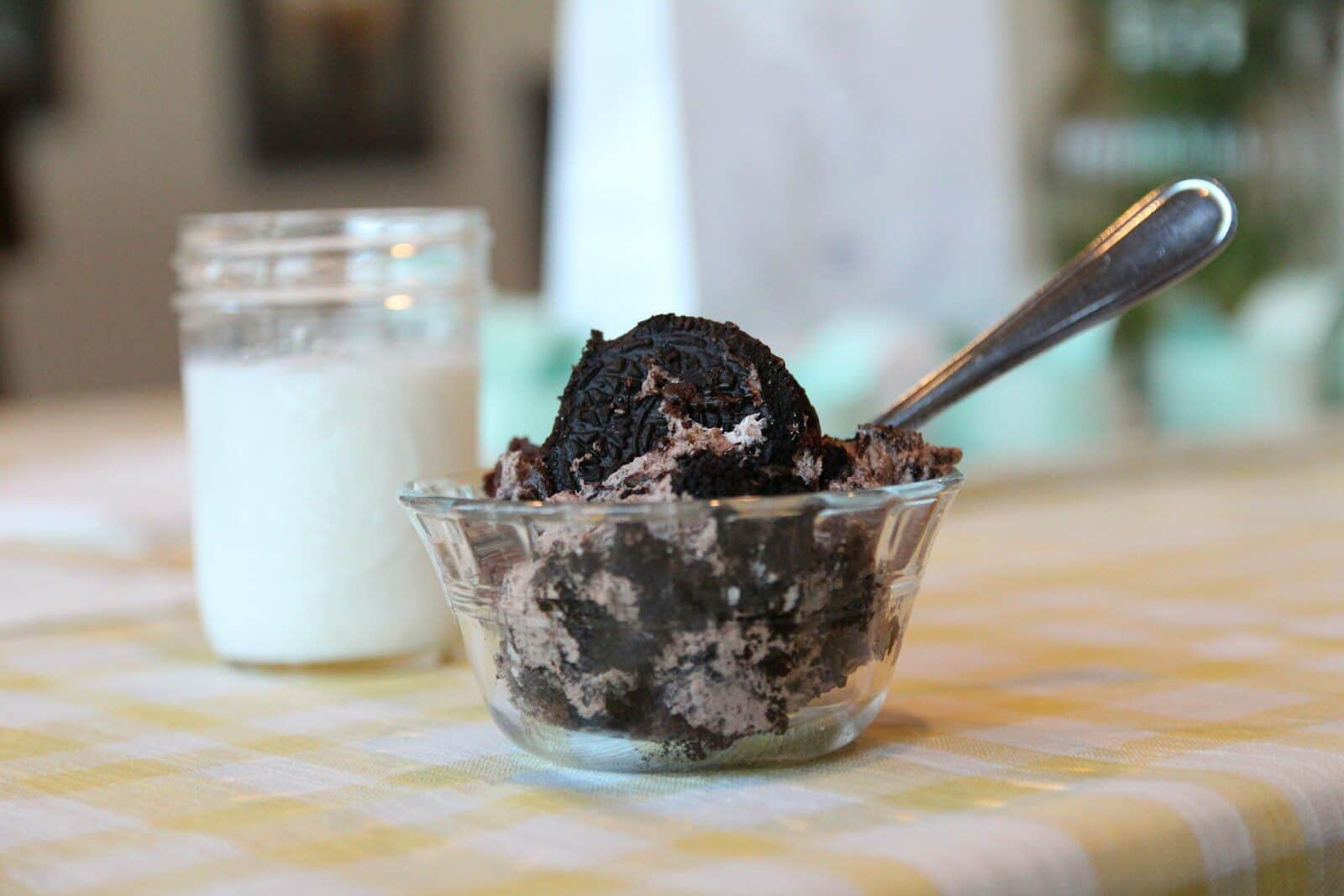 ice cream in clear glass bowl